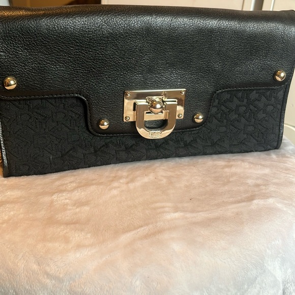 DKNY over the shoulder purse - Picture 13 of 13